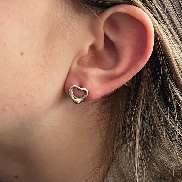 Tiffany & Co. Elsa Peretti Silver Heart Earrings - Picture 6 of 15